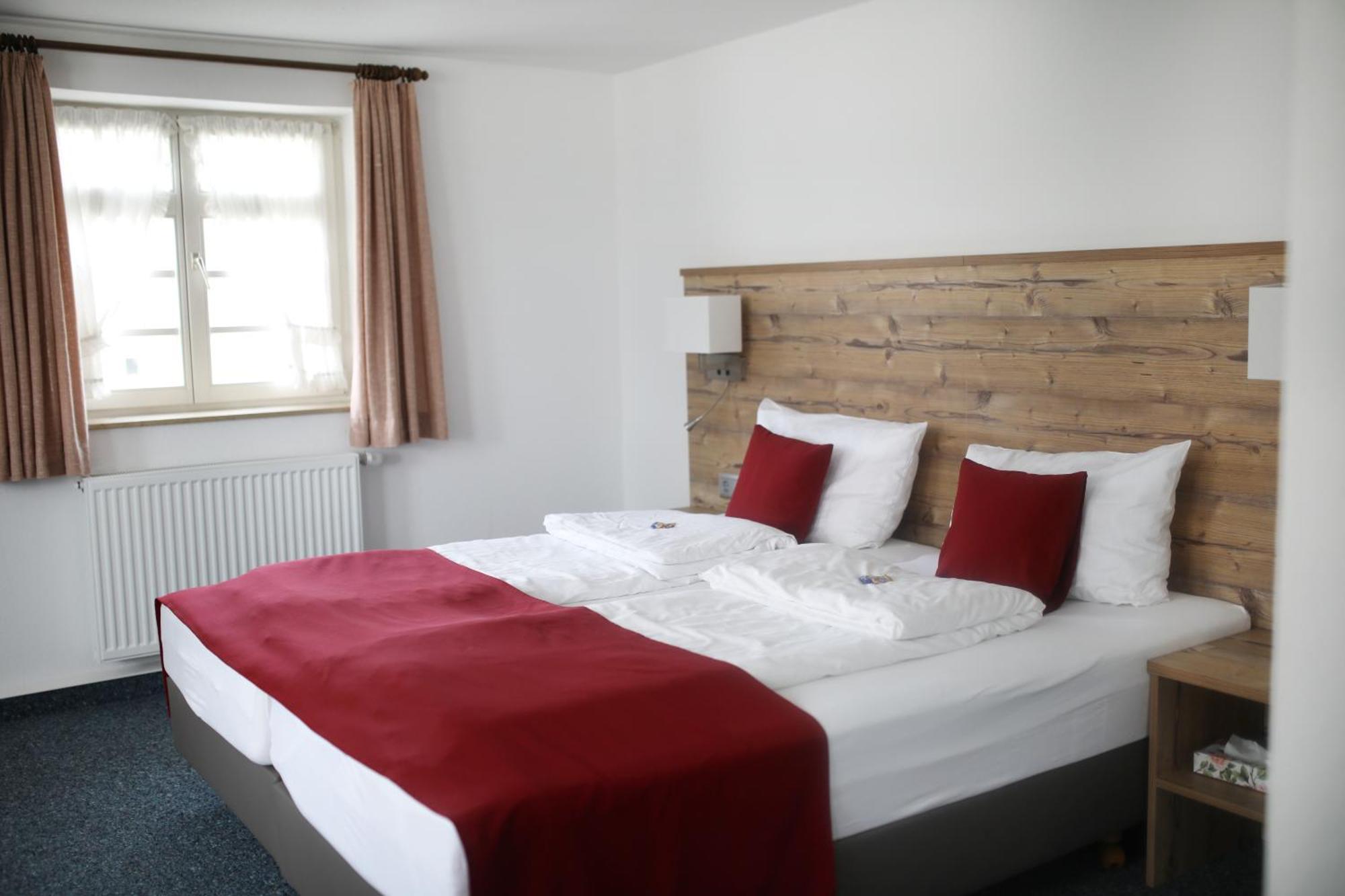 Gasthaus Hotel Zum Kreuz Stetten am Kalten Markt Екстериор снимка