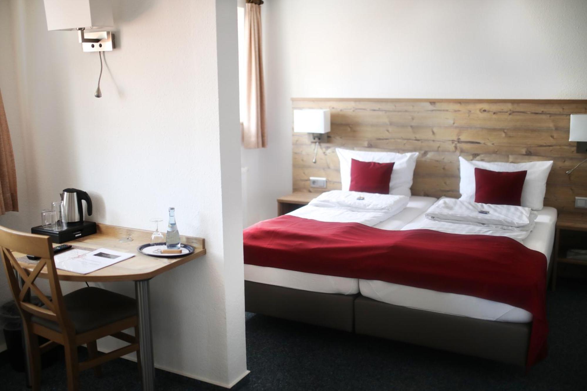Gasthaus Hotel Zum Kreuz Stetten am Kalten Markt Екстериор снимка