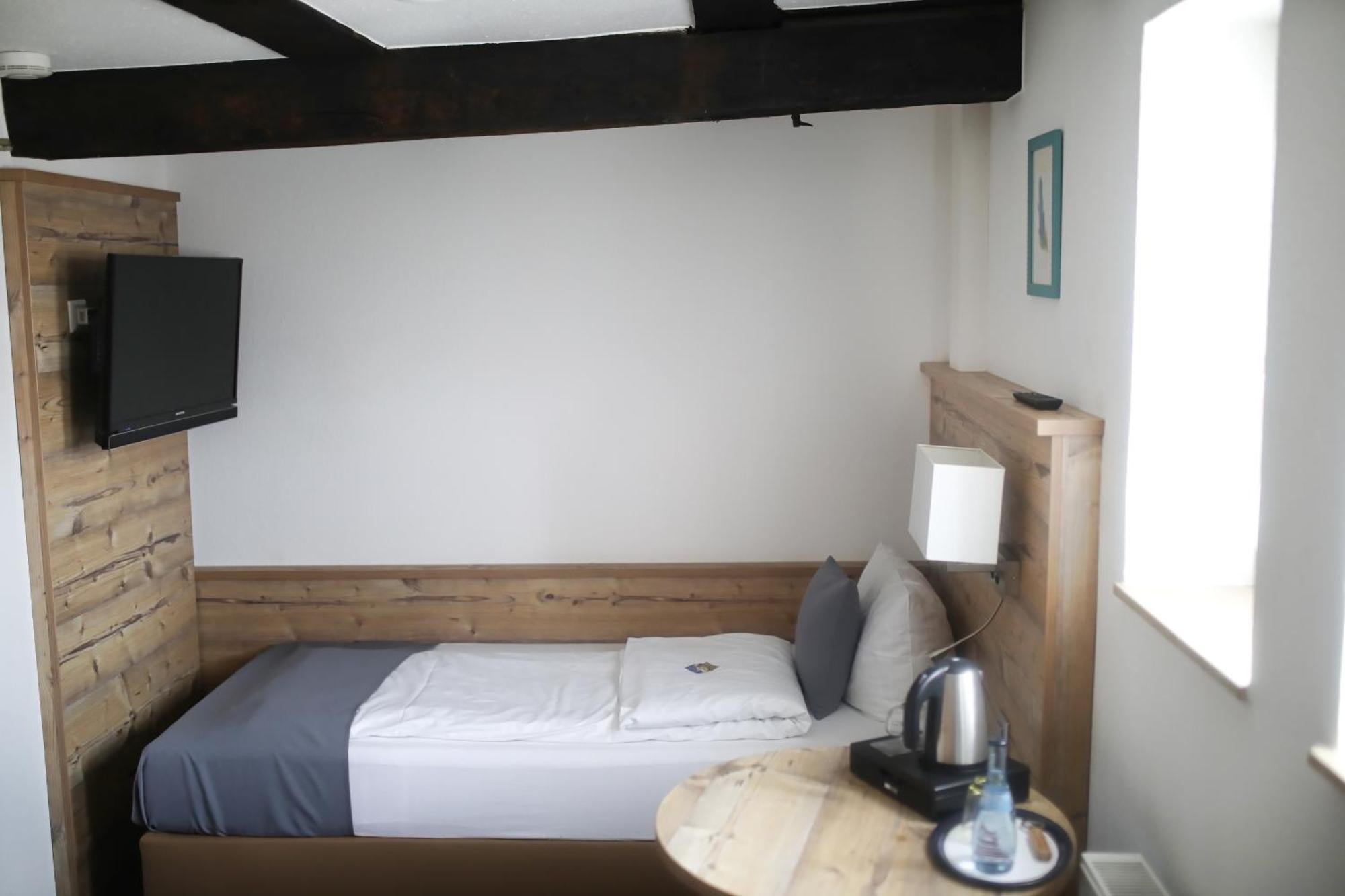 Gasthaus Hotel Zum Kreuz Stetten am Kalten Markt Екстериор снимка